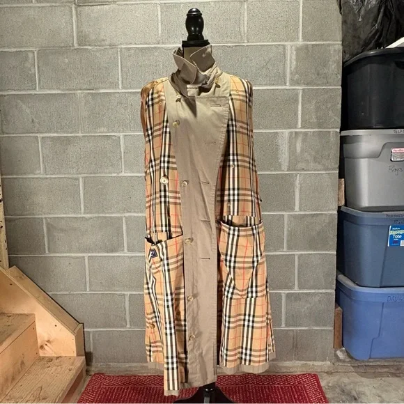 Burberry trench coat. - Picture 9 of 16